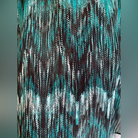 Women’s Multitone Airy Top - Picture 3 of 6